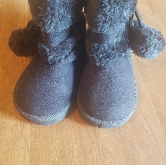 🚫SOLD🚫NWOT black fuzzy boots baby size 5 - Picture 7 of 7